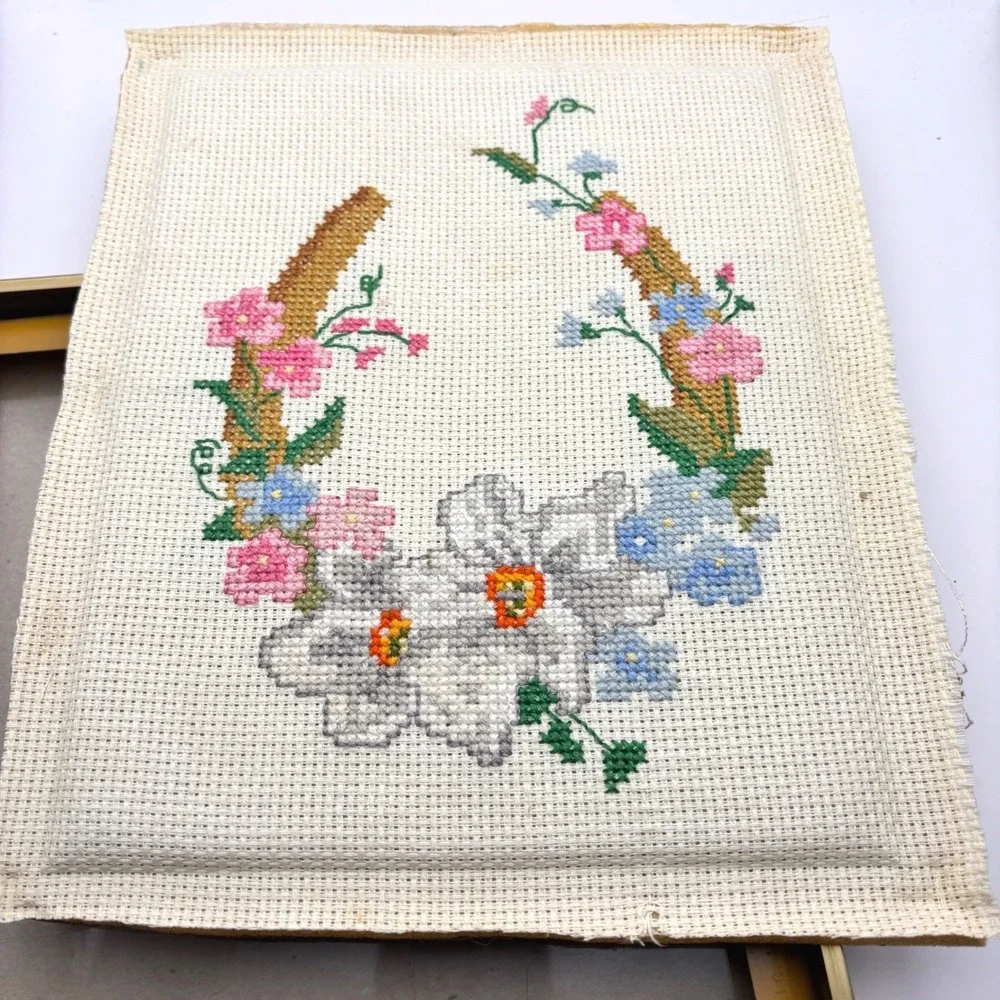 Vintage Framed Floral Horseshoe Cross Stitch Hand Embroidered Wall Art Gold Tone